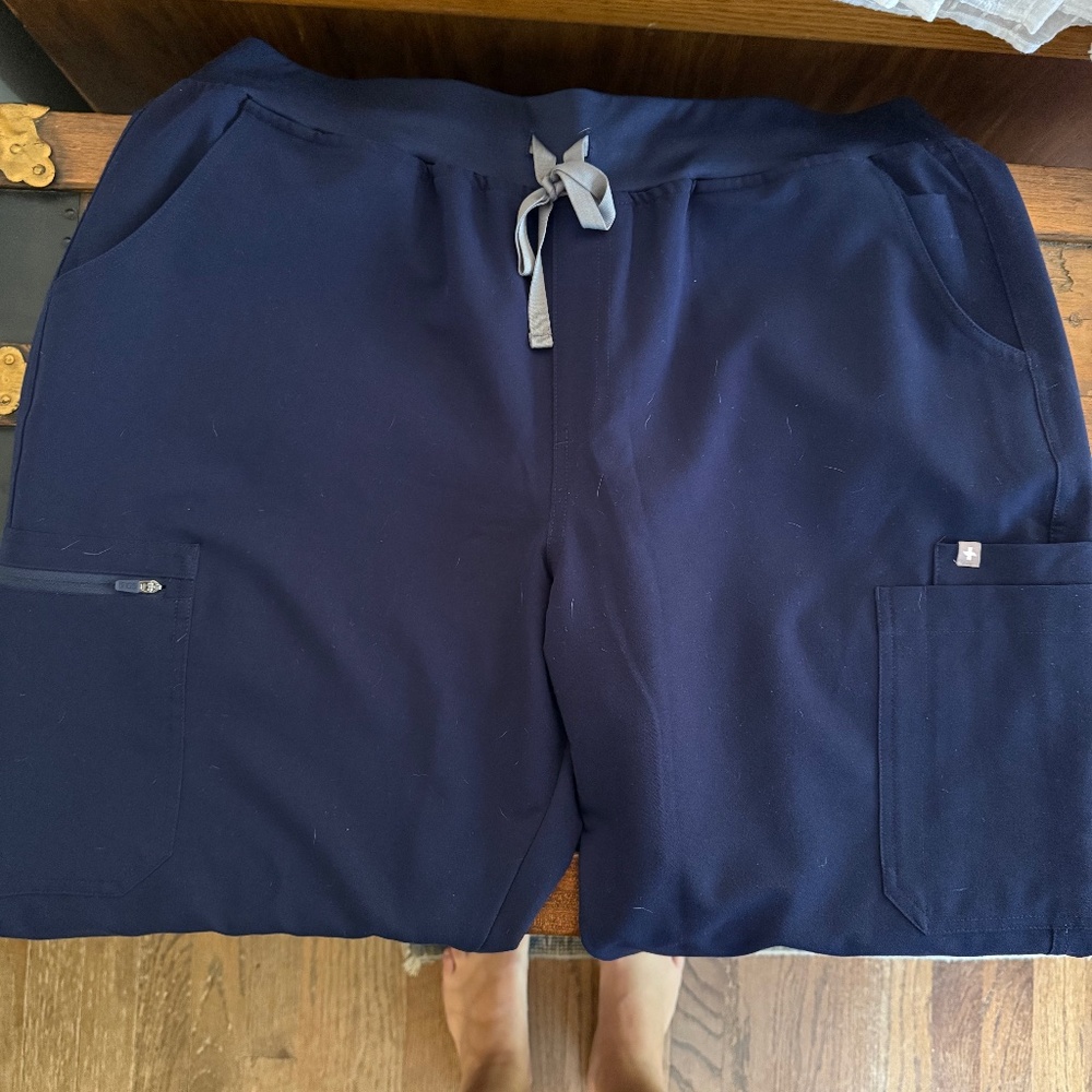 FIGS Skinny leg scrub pants